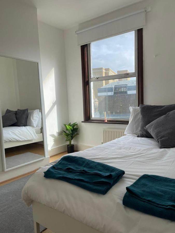 Amazing 3 Bedroom Flat Minutes From Tower Bridge Appartement Londen